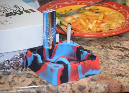 How to Choose an Ashtray silicone-ashtray-with-dab-tools