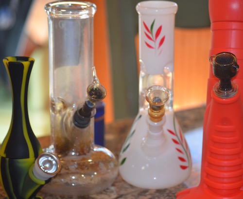 glass-bongs-on-counter