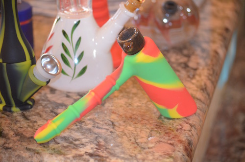 Bubbler silicone-bubbler-on-table