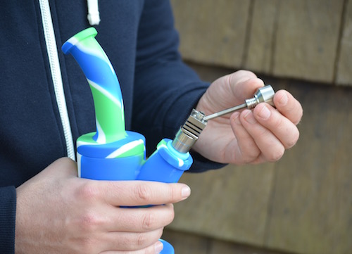 The Carb Cap Dabber using-carb-cap-dabber
