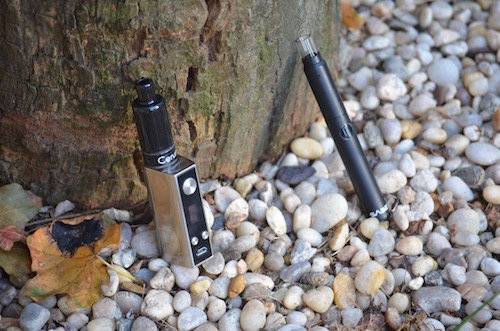 box-mod-and-saber-vape-on-rocks