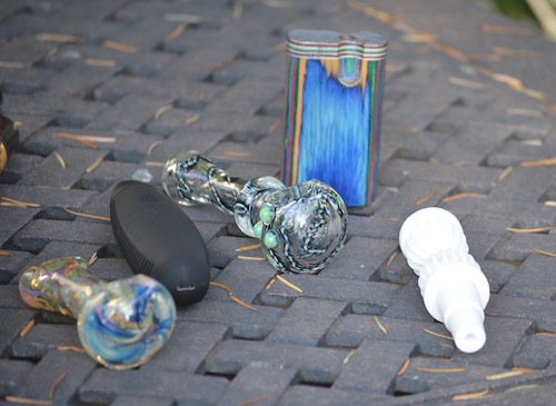 Glass Pipes vs Dugout Pipes duout-pipe-glass-pipe-vape