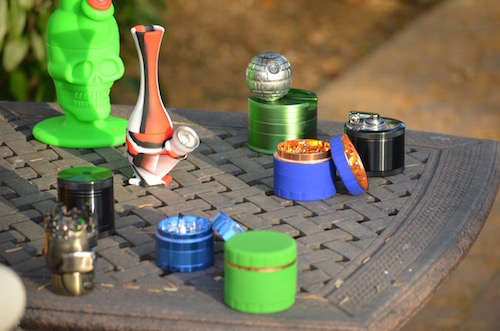 https://nyvapeshop.com/media/cms/herb-grinder/badass-grinders-on-table.jpg