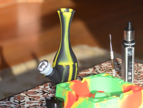 Mini Bong mini-bong-silicone-ashtray