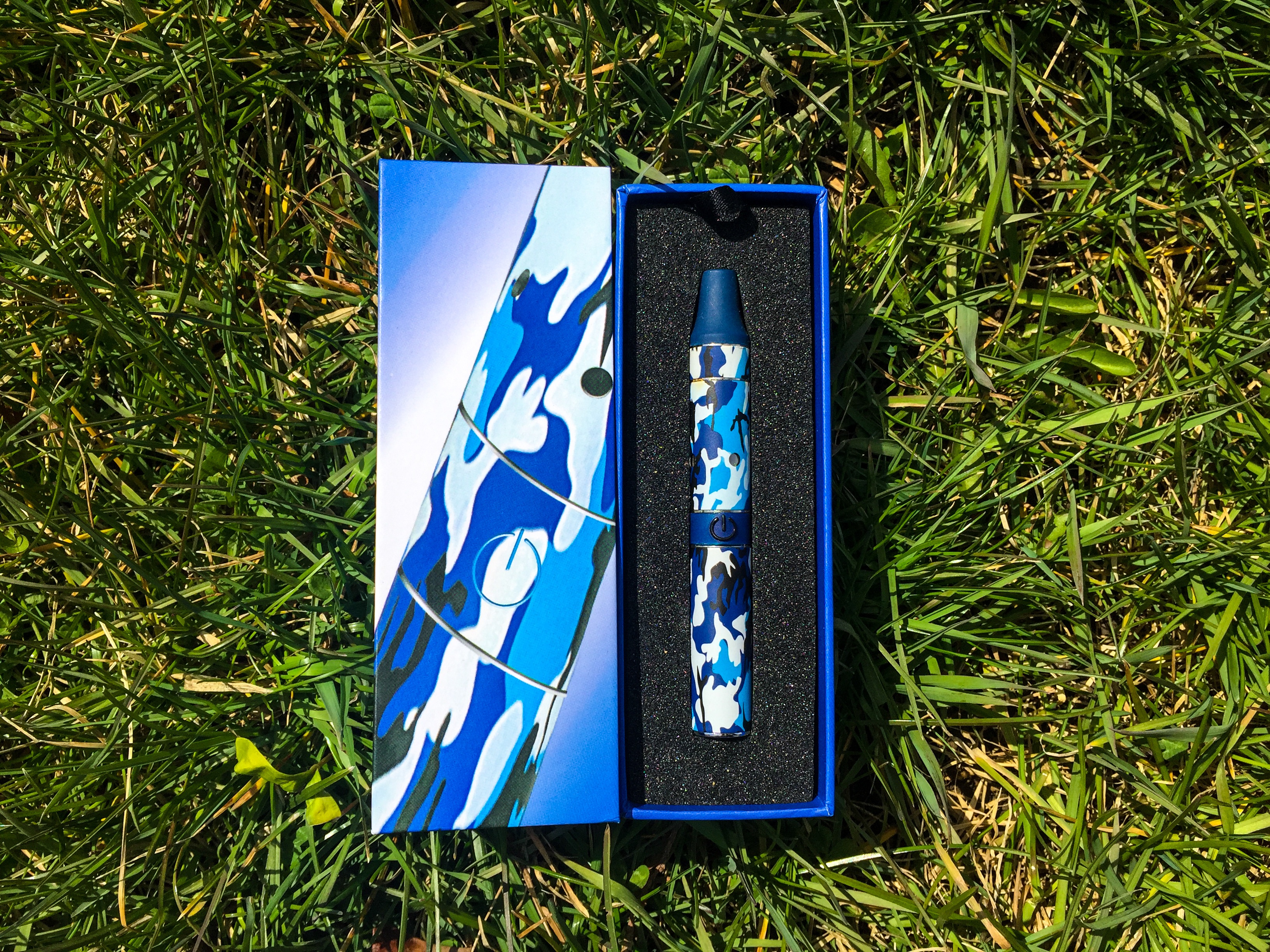 AGO Jr Vape Pen kit in grass