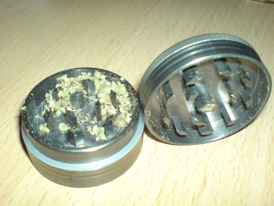 metal-herb-grinder-dry-herbs-inside.jpg
