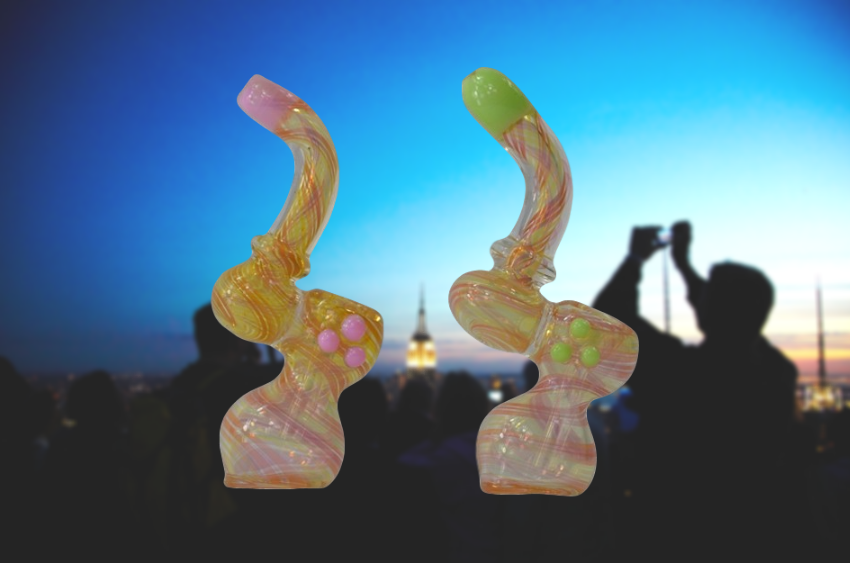 glass-bubbler-pipe-with-color-changing-swirls